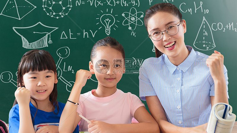 在选择专升本专业时，考生们应关注以下几点：